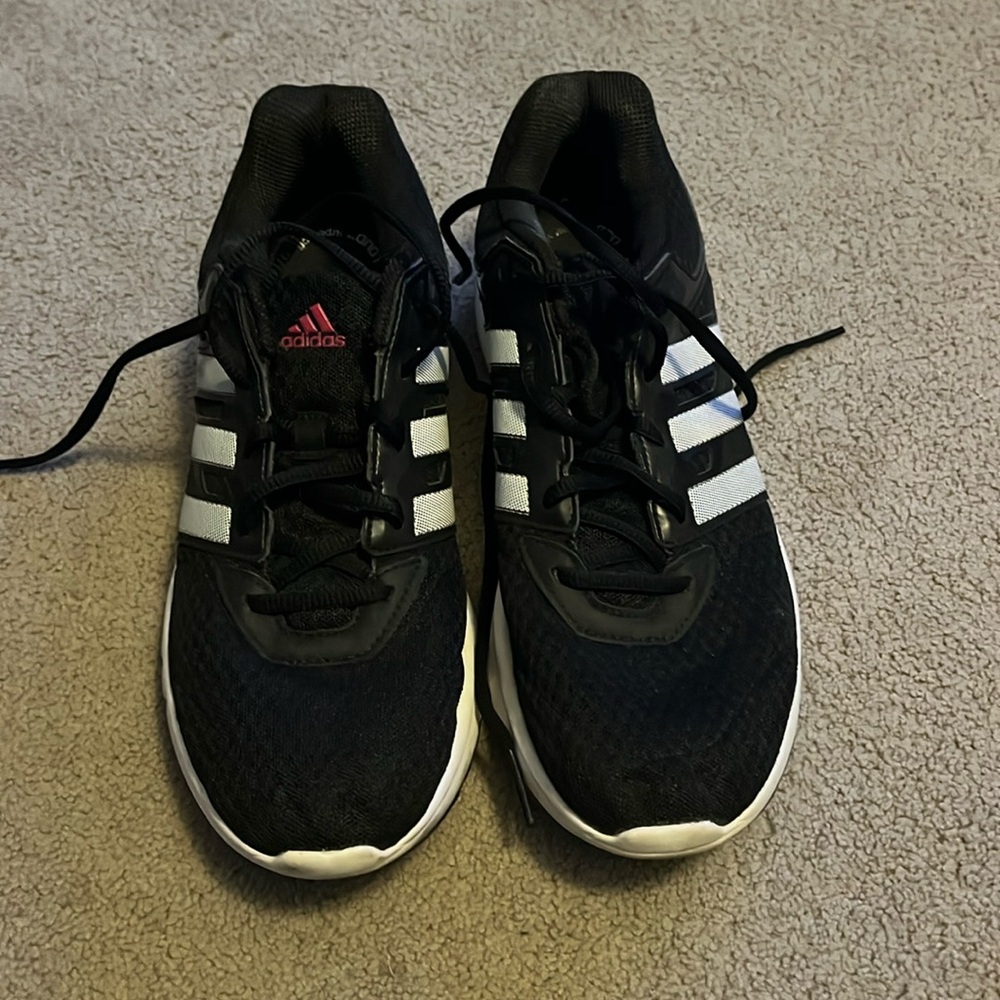 I am selling some nice women’s running shoes